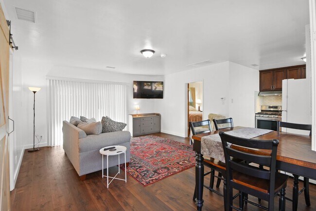 Foto del edificio - 642 Terrylynn Pl