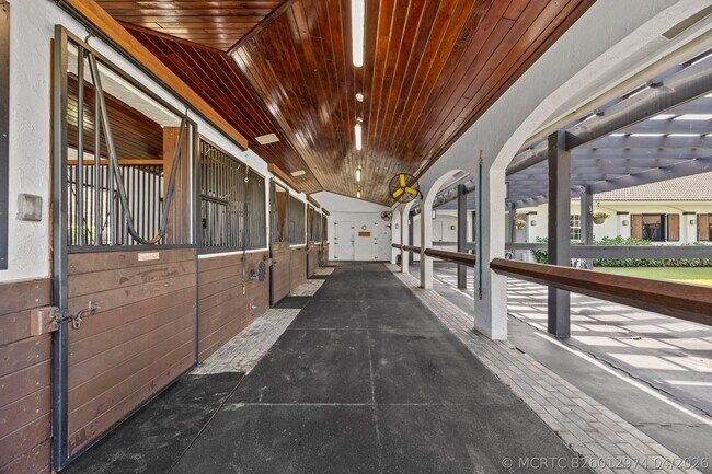 Building Photo - 1782 Clydesdale Ave