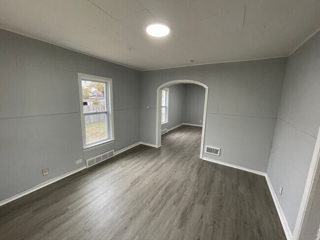 Foto del edificio - SECTION 8 & EDEN ACCEPTED!! Newly Renovated Spacious 2BR Home!