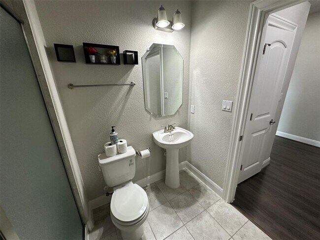 Foto del edificio - 4213 Valley Oaks Dr