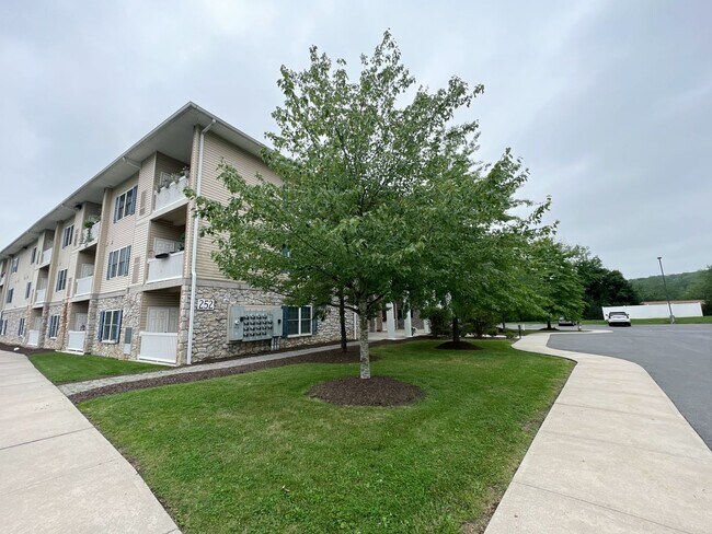 Foto del edificio - Bath View Condo with Covered Deck, 1.5 bat...