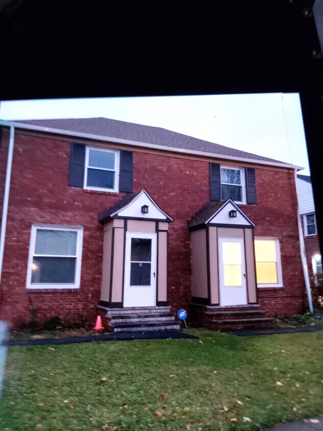 Primary Photo - 1528 Luxor Rd