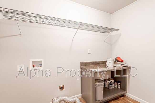 Building Photo - 314 S Plainview Dr