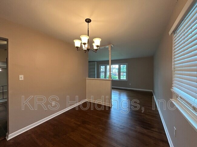 Building Photo - 208 Fort Worth St