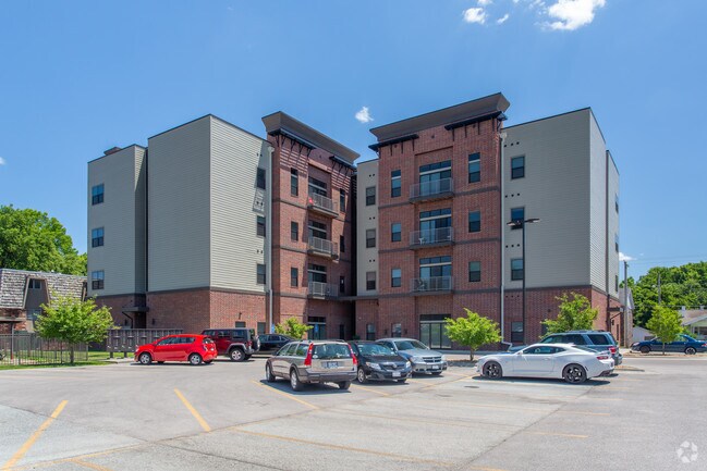 Foto del edificio - East Cherry Flats