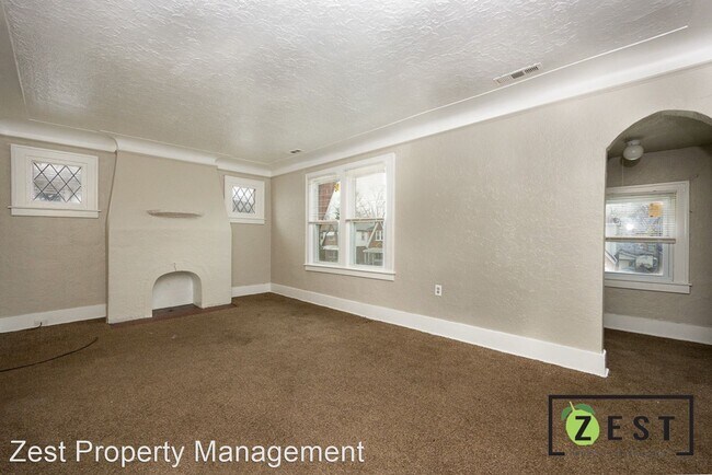Foto del edificio - 2 br, 1 bath Apartment - 16171- 16173 Chey...