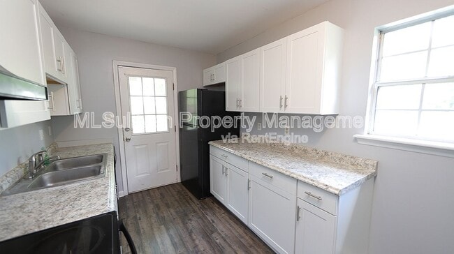 Foto del edificio - 2107 Collier Rd