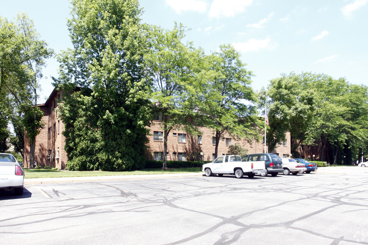 Foto del edificio - Newton Manor Apartments