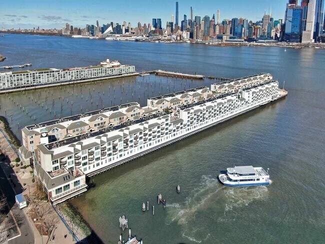 Foto del edificio - 600 Harbor Blvd