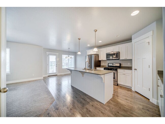 Foto del edificio - 629 Fall Creek Dr