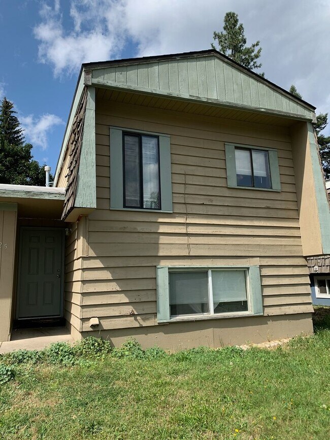 Building Photo - Duplex in CDA