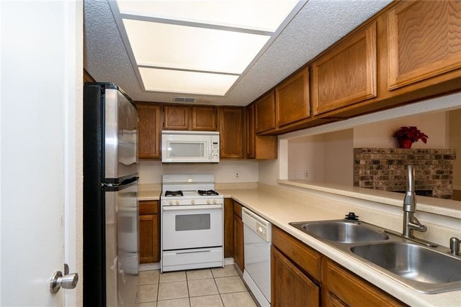 Building Photo - 318 W William Cannon Dr