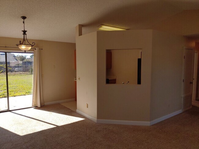 Foto del edificio - Home on nice, quiet street in Deltona!