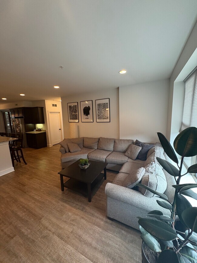 Building Photo - 1250 Diamond Ct