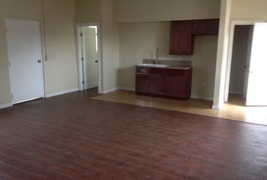 Building Photo - 10531 California Ave