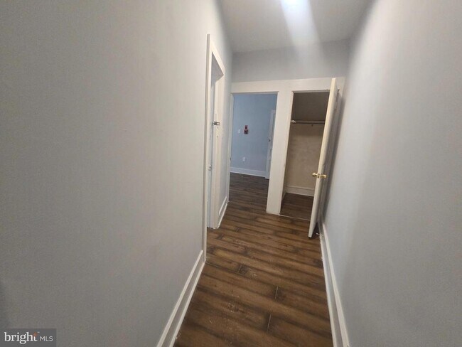 Foto del edificio - 241-43 W Queen Ln