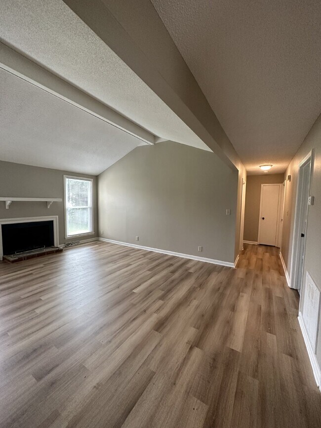 Foto del edificio - 709 R S Bradley Blvd