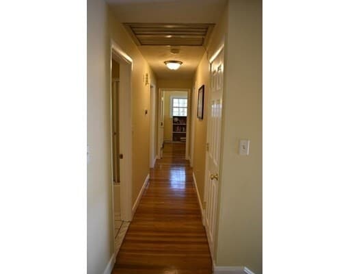 Primary Photo - 32 Country Ln