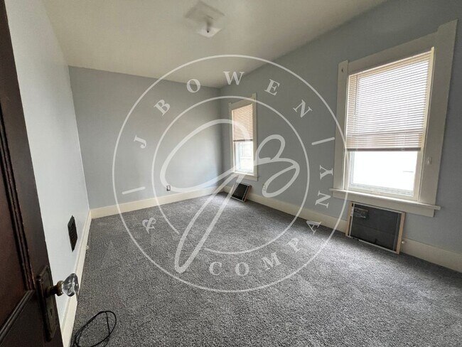 Building Photo - "Charming 2-Bedroom lower duplex in West T...