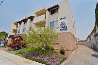 Building Photo - Chateau Dearborn