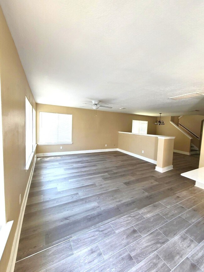 Foto del edificio - 15835 W Park Ct
