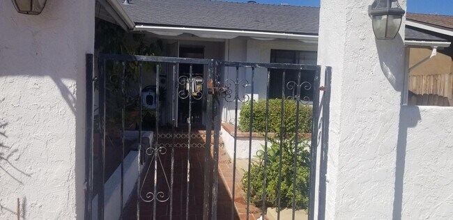 Foto del edificio - 1505 E Van Bibber Ave