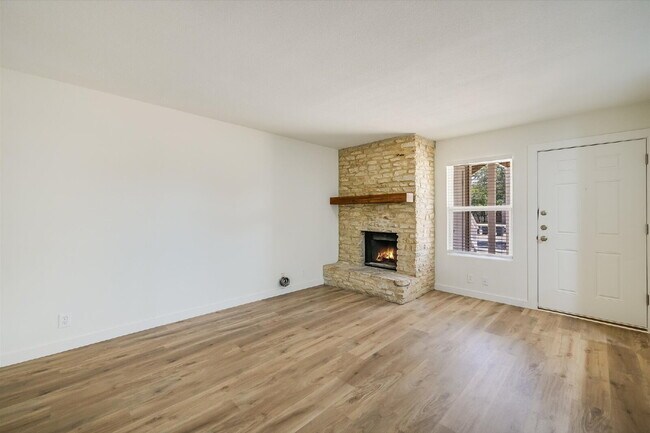 Building Photo - "Charming 2-Bed Retreat in Georgetown – Cozy 768 Sq Ft Haven!"