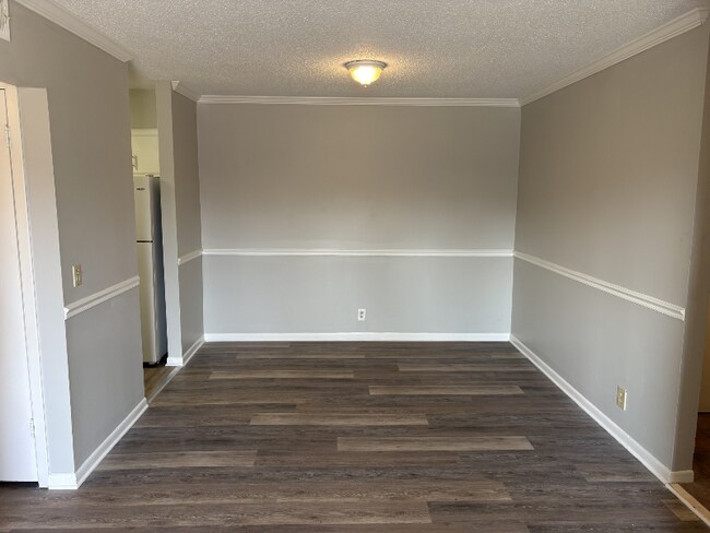 Building Photo - 515 Basswood Ave