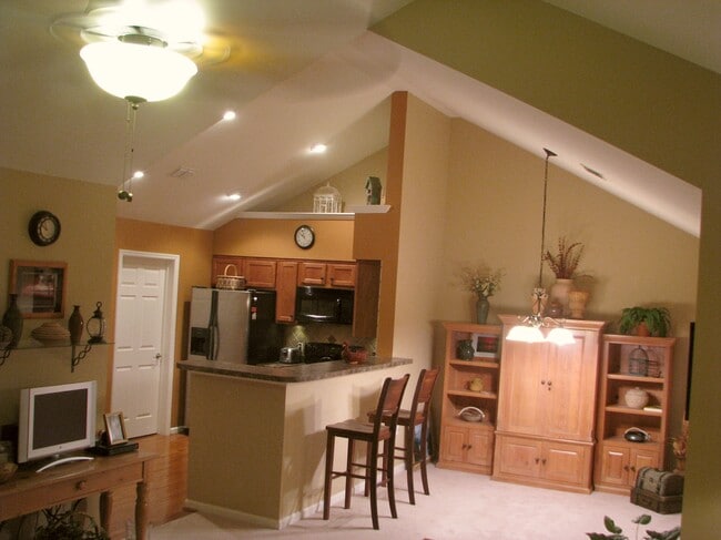 Building Photo - 825 S Browns Ln
