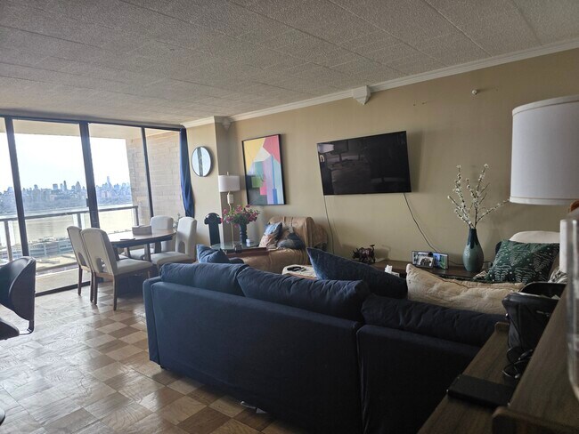 Foto del edificio - 9060 Palisade Ave
