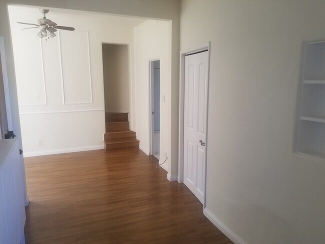 Foto del edificio - 210 S Moreno Dr