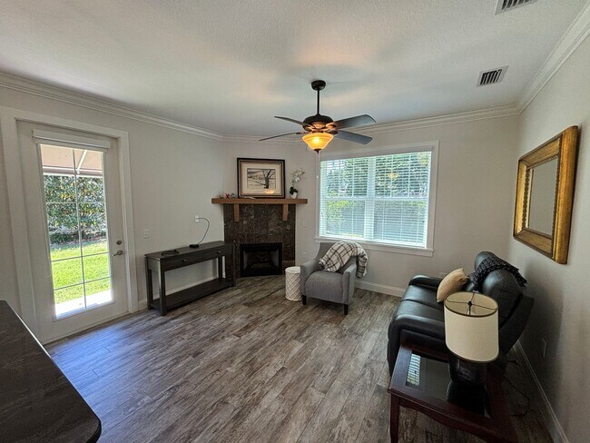 Foto del edificio - Beautiful 1/1 Cottage in Leesburg! Utiliti...