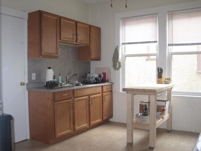Foto del edificio - No Brokers Fee, Heat, Hot Water Included, One parking is Included, 2 Porches, Free Laundry