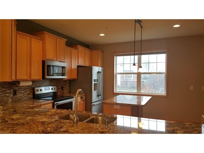 Building Photo - 11749 Emery Village Dr N