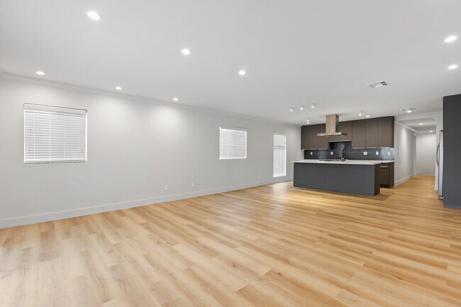 Foto del edificio - 4631 Pickford St