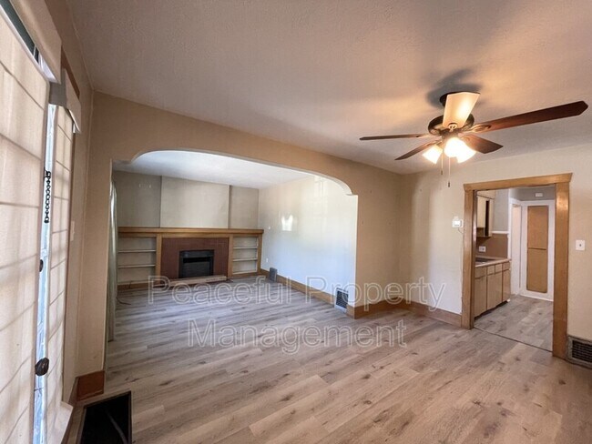 Building Photo - 1637 S 800 E