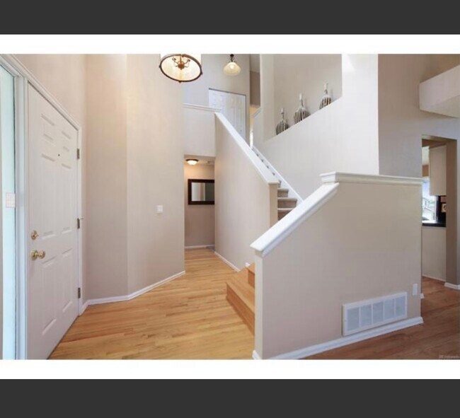 Building Photo - 802 Garden Dr