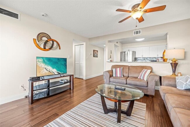 Building Photo - 6826 Stonesthrow Cir N