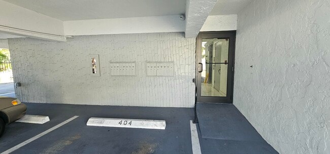 Building Photo - 2500 SW 6th St