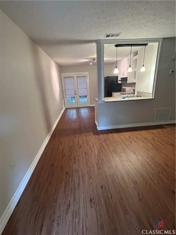 Foto del edificio - 140 Windy Hill Pl