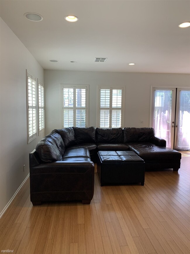 Building Photo - 3 br, 2.5 bath House - 1279 Ivy Terrace