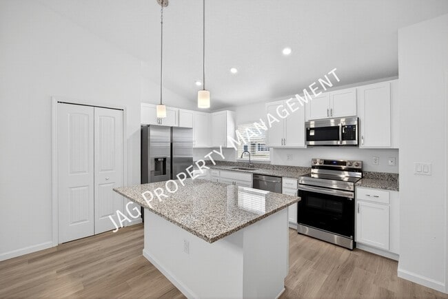 Building Photo - 615 Chaloupe St SE