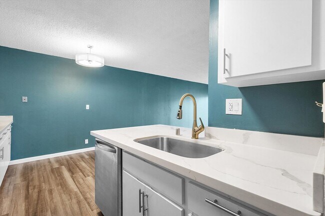 Building Photo - 960 Shorepoint Ct