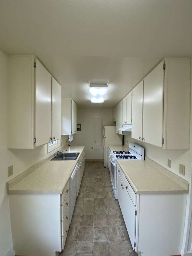 Foto del edificio - 635 Gibson Ave