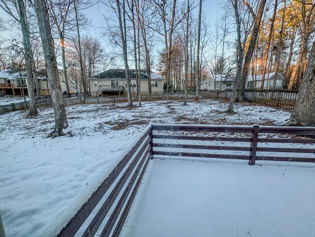 Foto del edificio - 3 Bedroom/2Bath Ranch inside Lake Monticello Community