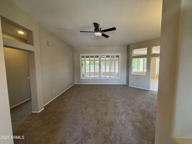 Foto del edificio - 22107 N Veterans Dr