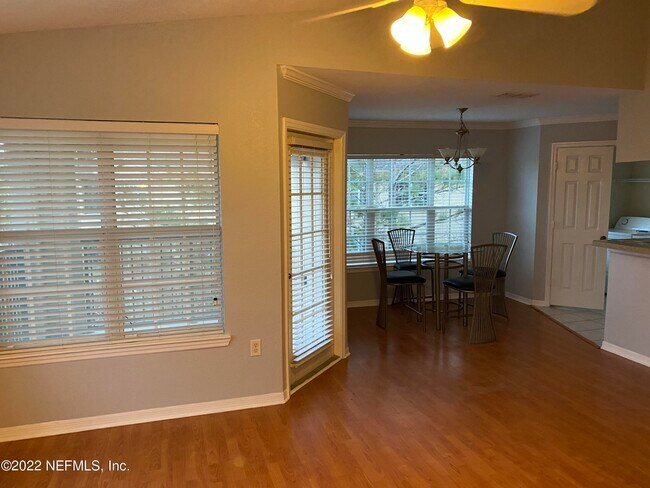 Foto del edificio - 7800 Point Meadows Dr