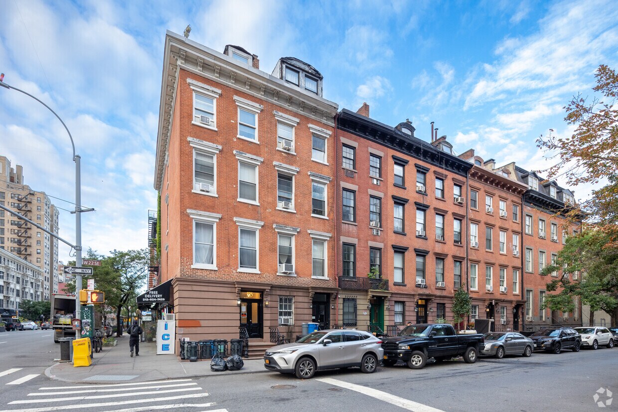 Primary Photo - 402 W 22nd St
