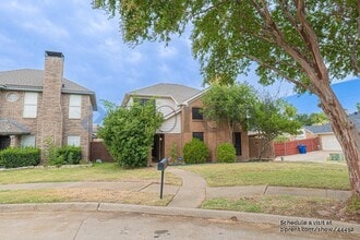 Building Photo - 1929 Pinecrest Dr
