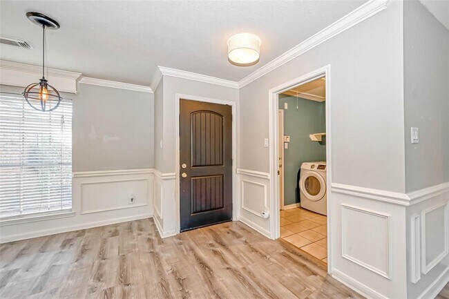 Building Photo - 14410 Cypress Meadow Dr